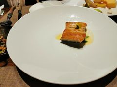 香煎挪威三文鱼配柠檬黄油汁-食间牛排(湖西路店)