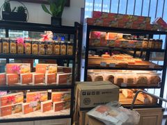 面包甜点陈列柜-可颂坊(中心书城店)