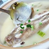 苏轼是一个会吃爱吃，又会烹饪的全能吃货，尤其喜爱吃鱼
