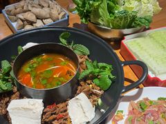 -苗阿哥酸汤牛肉火锅(体育场店)