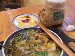 -云阿蛮云南生烫牛肉米线(奉贤路店)