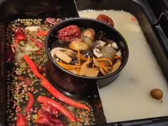 -老牌坊云南鱼豆花火锅(爱建店)