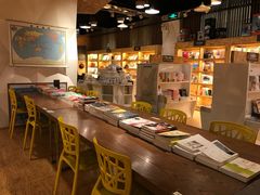 -新华里咖啡书吧(新华书店小寨店)