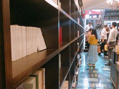 -钟书阁(松江泰晤士小镇店)