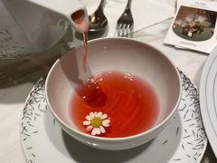 草莓奇异果-théATRE 茶聚场(王府中環店)