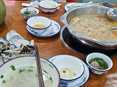 -老何家后安粉·糟粕醋海鲜火锅(三亚湾椰梦长廊店)
