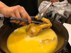 浓厚原只鸡煲花胶汤-鲜入围煮花胶鸡海鲜火锅