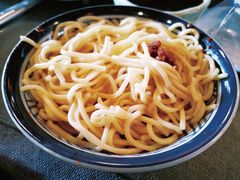 搅拌前的担担面-小街天府