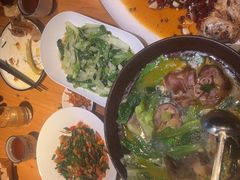 -帅巴人舅母子腊蹄民俗村