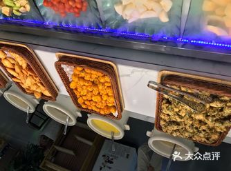 素珍馆以其精致的素食料理和温馨的用餐环境而闻名