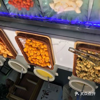 素珍馆以其精致的素食料理和温馨的用餐环境而闻名