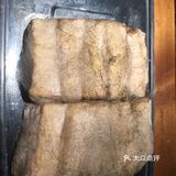 据说已有三十多年的历史，纯手工和面，炭火烤制