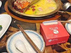 -小天鹅火锅·一线江景洪鼎旗舰店(洪崖洞店)