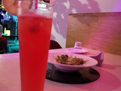 -樱花里音乐餐吧·牛扒椰子鸡(东圃店)