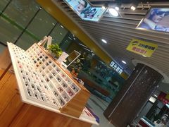 -MiRi眼镜连锁·蔡司·尼康控优点合作店(莘庄店)