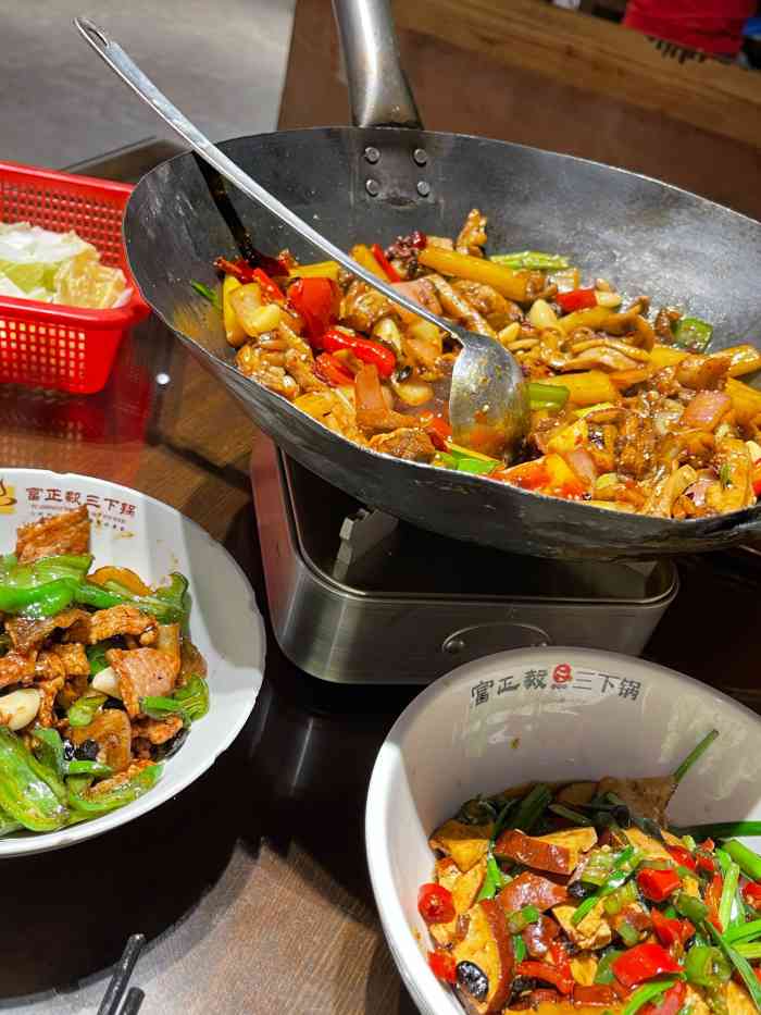富正毅三下锅(索道公司店)-"「下三锅」份量很多,两个人吃不完,剩很多