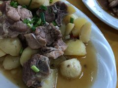 土豆烧排骨-荣生萝卜汤饭店