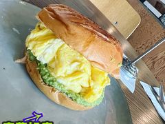 炒鸡蛋牛油果酱布里欧修-FUNK & KALE BY WAGAS(长宁尚嘉)