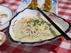 鸡汤手工鱼面-龙桥私厨·姜花菊花过桥鱼·顺德菜(容桂店)