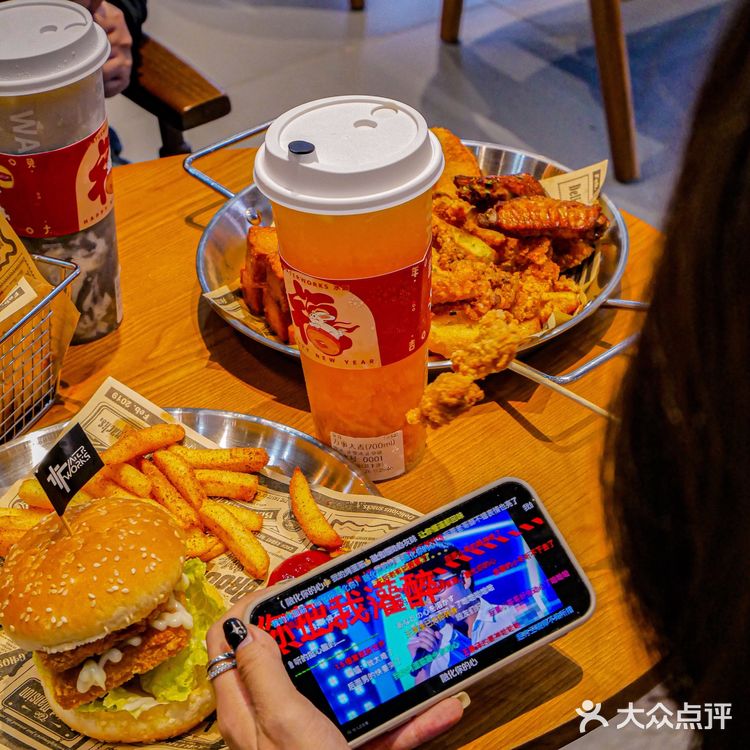 超多人收藏的潮玩工业风茶饮店🔫水厰