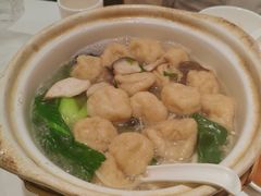 自制菌菇鱼面筋砂锅-光明邨大酒家(淮海路店)