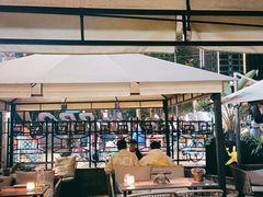 露天位-何师烧烤Pro ·江湖川菜·小龙虾·精酿(太古里旗舰店)