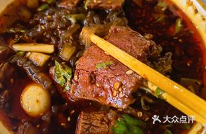 Spicy and Sour Noodles with Minced Meat Sauce and Propeller-shaped Noodles
