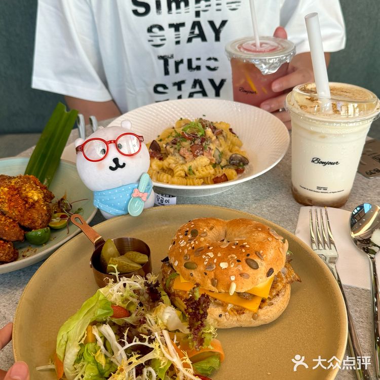  上海首家Bonjour餐厅居然藏在这里！