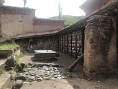 -比如骷髅墙景区