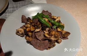 Wagyu Beef Stir-Fried with Mushrooms