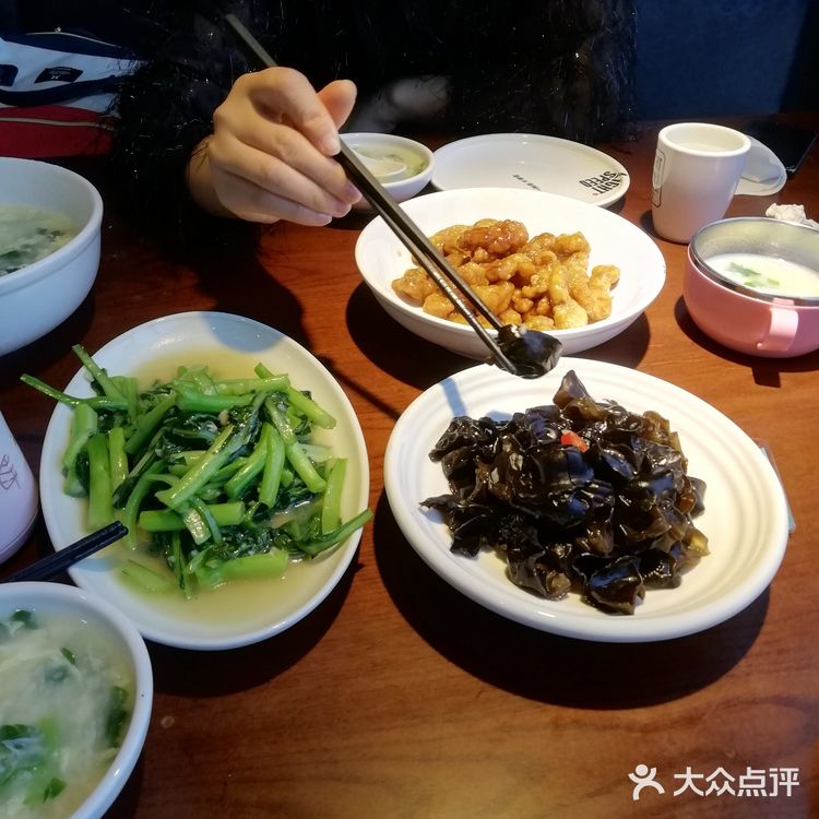 今天去金狮广场上早教课，又来到了熟悉的店铺