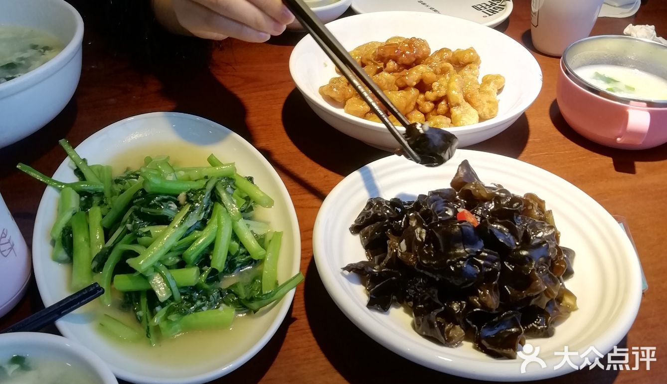 今天去金狮广场上早教课，又来到了熟悉的店铺