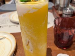 招牌香槟柚子柠檬气泡-一沙一城·岩烤牛扒(深圳首店)