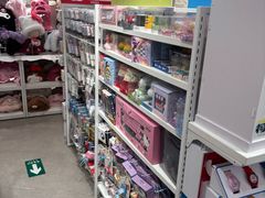 -名创优品(北京新中关购物中心地铁层店)