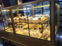 面包甜点陈列柜-啊噗吐呦现场烘焙(麦凯乐店)