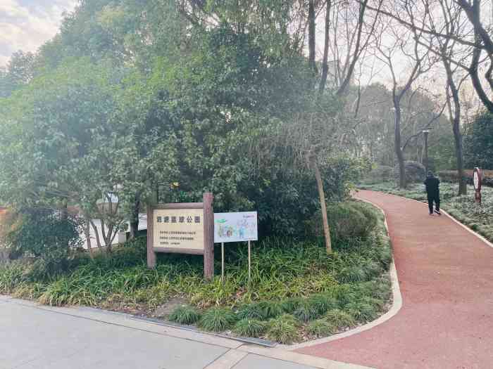 泗塘篮球公园-"在这地区这个公园很旺的,有打篮球的缘故吧.