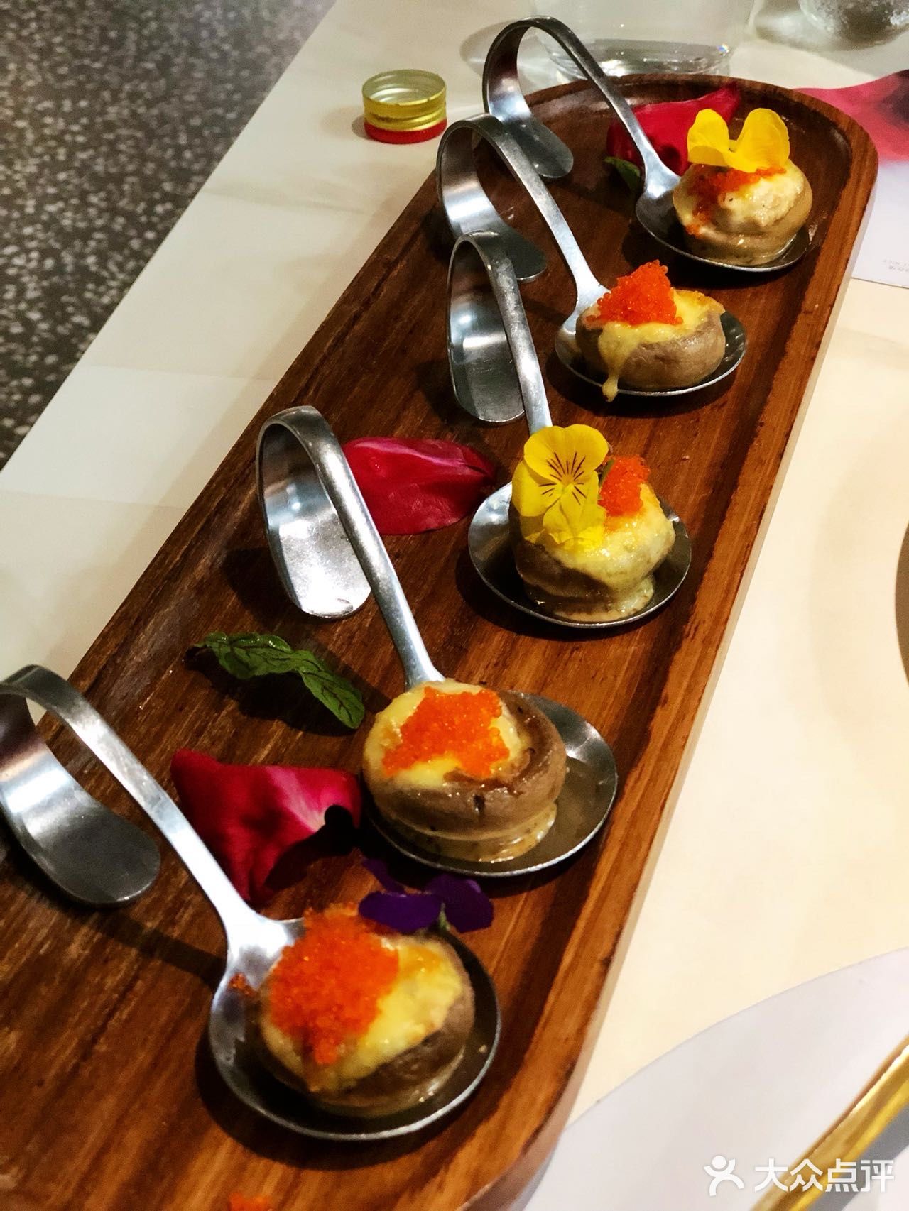 这次朋友定了位置，特意避开饭点