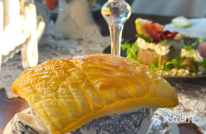 Crispy Pastry Creamed Mushroom Soup