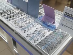 -美式眼镜·授权蔡司.依视路.尼康.豪雅.明月(南翔印象城店)