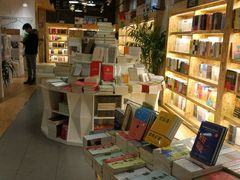 -新华里咖啡书吧(新华书店小寨店)