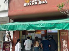 -Bánh Mì Huynh Hoa