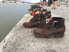 -多瑙河畔鞋履雕塑