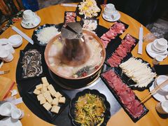 -果松木炭酸菜铜火锅·外婆参鸡汤