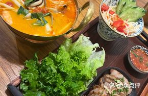 Charcoal-grilled Pork Neck Meat with Green Papaya Salad