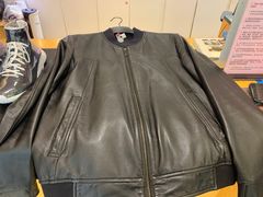 -爱革·奢品·鞋包·衣物·家居(金桥国际商业广场店)