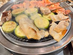 -围炉肉舍•炭烤活鳗•丹东海鲜烤肉(步行街店)