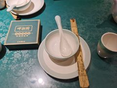 餐具摆设-呷湘厨·鱼汤捞饭·剁椒鱼头·辣椒炒肉(国家会展中心店)