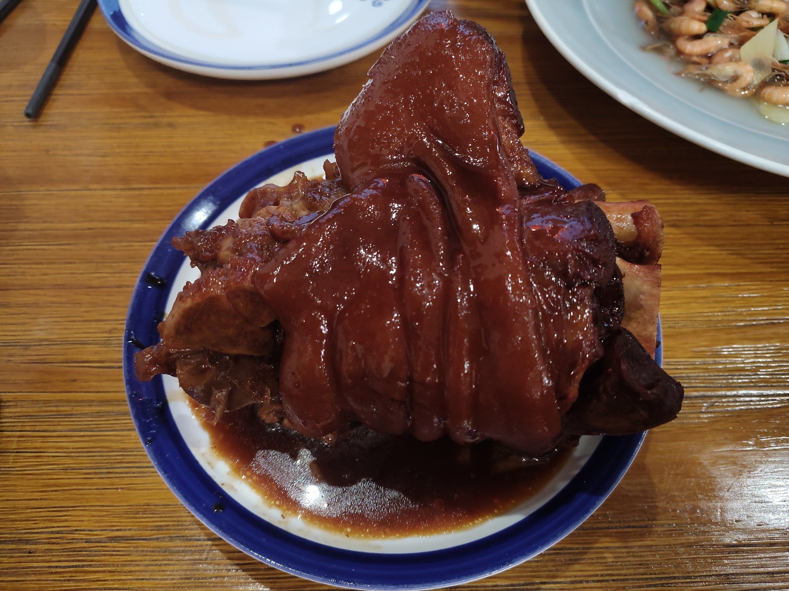 比较出名的万三蹄,味道还不错,65一个