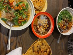 阿婆酥肉-爆炸头阿姨小四川正宗川味小吃(无任何分店)