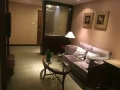 -南京金鹰皇冠假日酒店